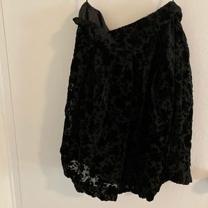Uniqlo black velvet skirt